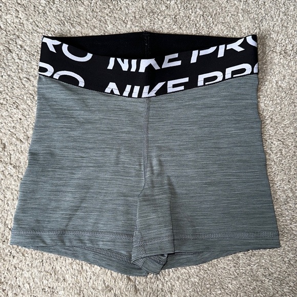Nike shorts - Picture 3 of 5